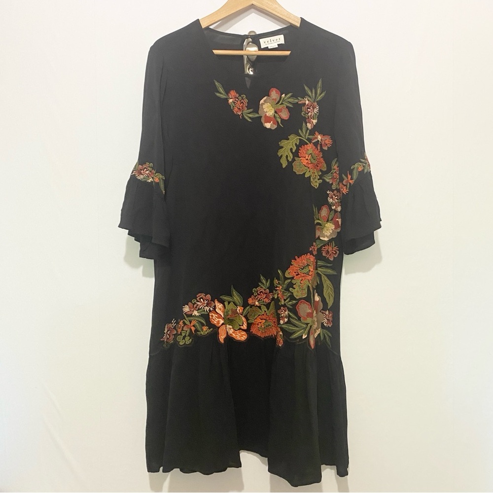 Velvet by Graham & Spencer Embroidered Bell Sleeve Dress Medium‎ Feminine Preppy